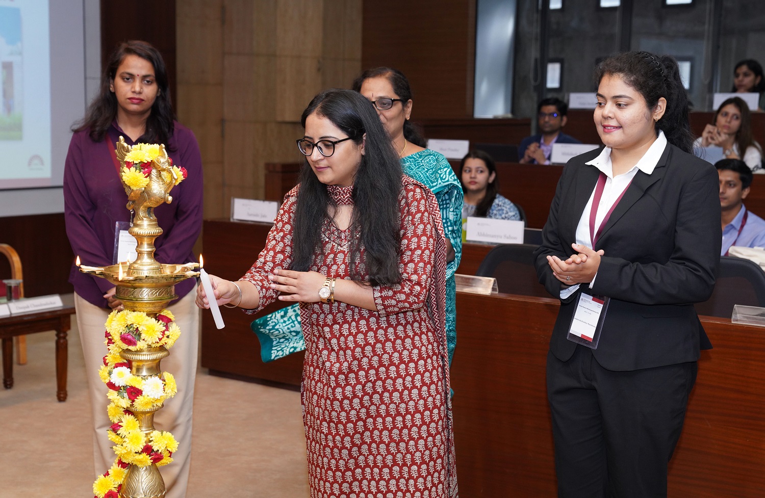 Participants of the workshop join IIMB faculty to inaugurate the ‘Summer Research Methodology Workshop 2025’, on 19th May 2025.