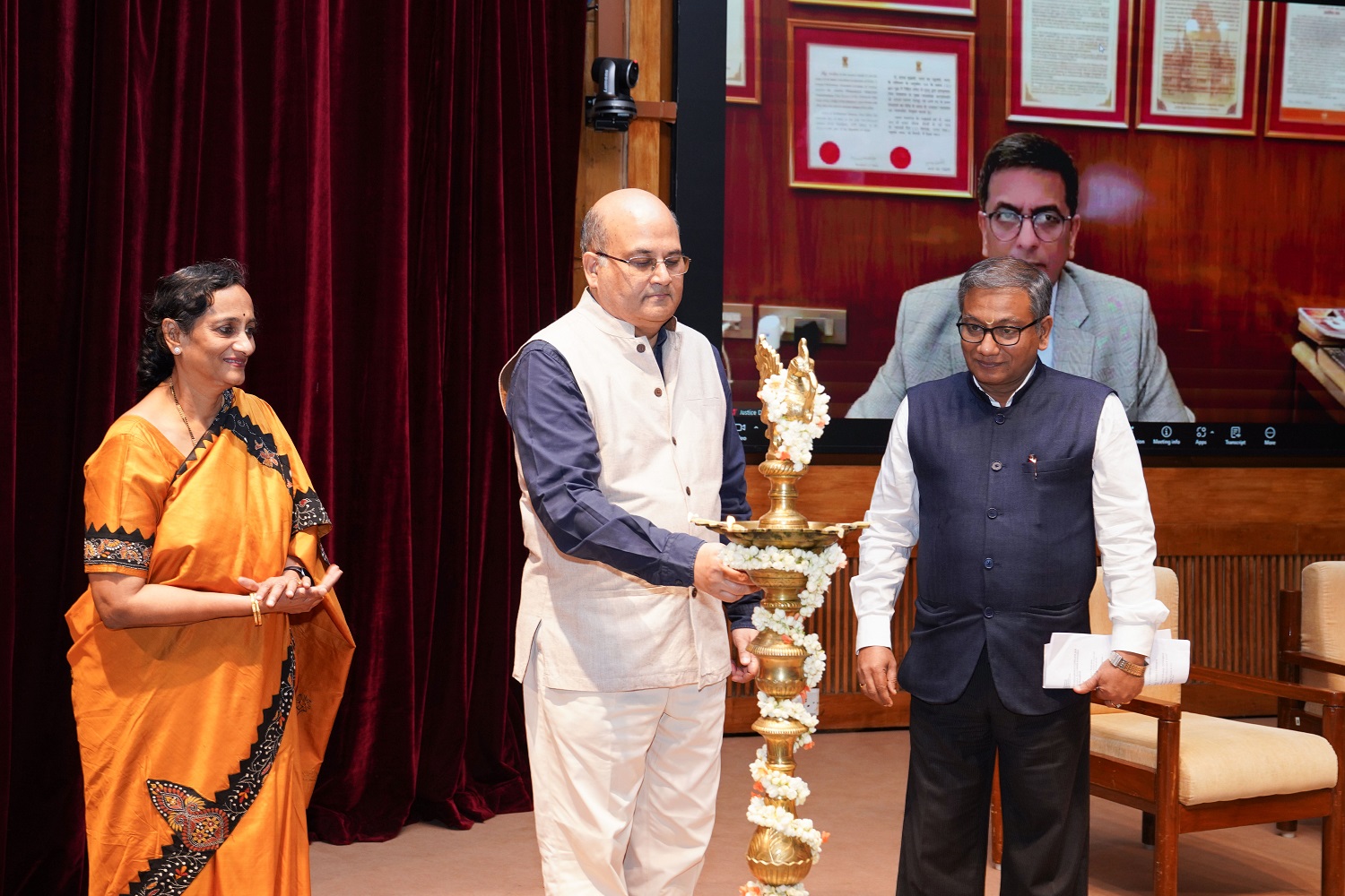 (L-R) Prof. Padmini Srinivasan, Chairperson, CCGS, Prof. Rishikesha T Krishnan, Director, IIMB, and Keynote Speaker, Mr Sundararaman Ramamurthy, MD & CEO of BSE Ltd., lit the lamp during the CCGS Conclave 2025.