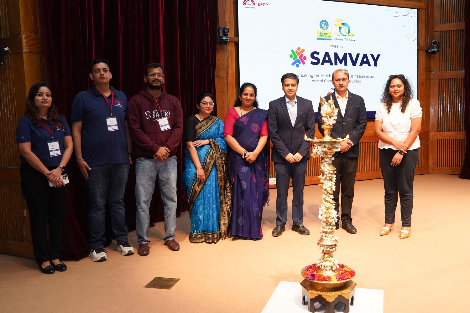 (L-R) EPGP ’26 students Ruchi Chaurasiya, Shriram and Amit Sahoo, alongside Ankita Maslekar, Alumni Relations Office; Vanitha Anand, EPGP Office; Prof. Sourav Mukherji, Dean, Faculty, and former Dean, Alumni Relations and Development; Prof. Amar Sapra, Chairperson, EPGP; and Josephine Kiran Raj, Founder and CEO, Knowledge Origin, inaugurated Samvay 2026 – the annual flagship business conclave hosted by students of the Executive Post Graduate Programme (EPGP) at IIM Bangalore. 