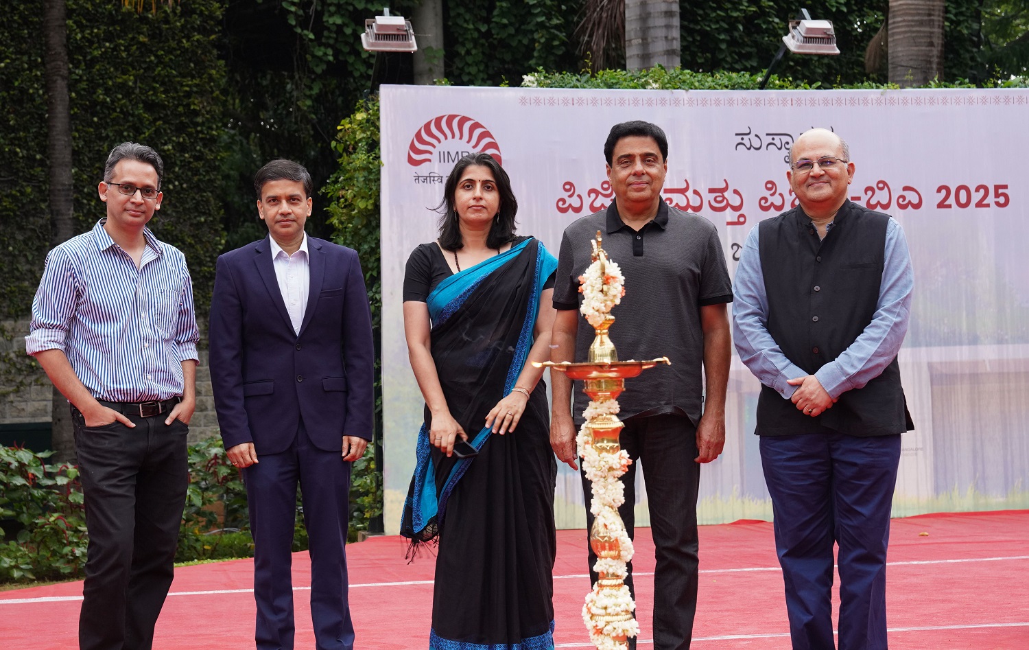 (L-R) Prof. Kunal Dasgupta, Chairperson, Admissions & Financial Aid; Prof. Sourav Mukherji, Dean, Alumni Relations & Development; Prof. Manaswini Bhalla, Chairperson, PGP & PGPBA; Chief Guest Ronnie Screwvala, entrepreneur, investor, and film producer; and Prof. Rishikesha T Krishnan, Director, IIMB, light the ceremonial lamp at the inauguration of the PGP & PGP-BA Batch of 2025-2027 at IIMB on 9 June 2025.