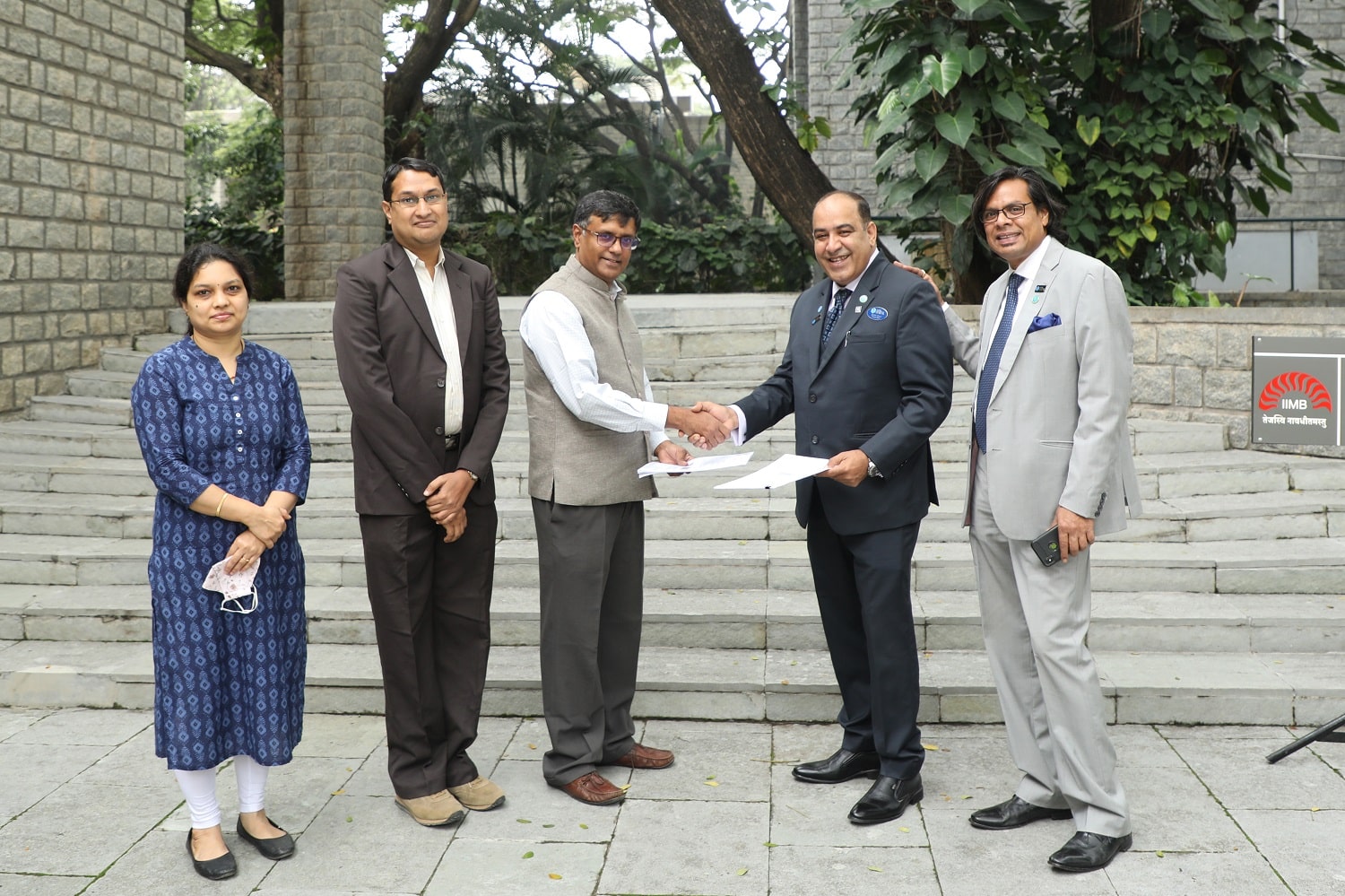 Dr Venkatesh Panchapagesan, Chairperson, Real Estate Research Initiative, IIMB, and Samir Arora, President, National Association of Realtors (NAR) India, sign an MoU at IIMB on December 06, 2021. (L-R) Shwetha H Pai, Research Associate, IIMB;  Karthik N, Advisor, RERI, IIMB; Prof. Venkatesh Panchapagesan; Samir Arora; Jagdish Nagbushan, Secretary, NAR.