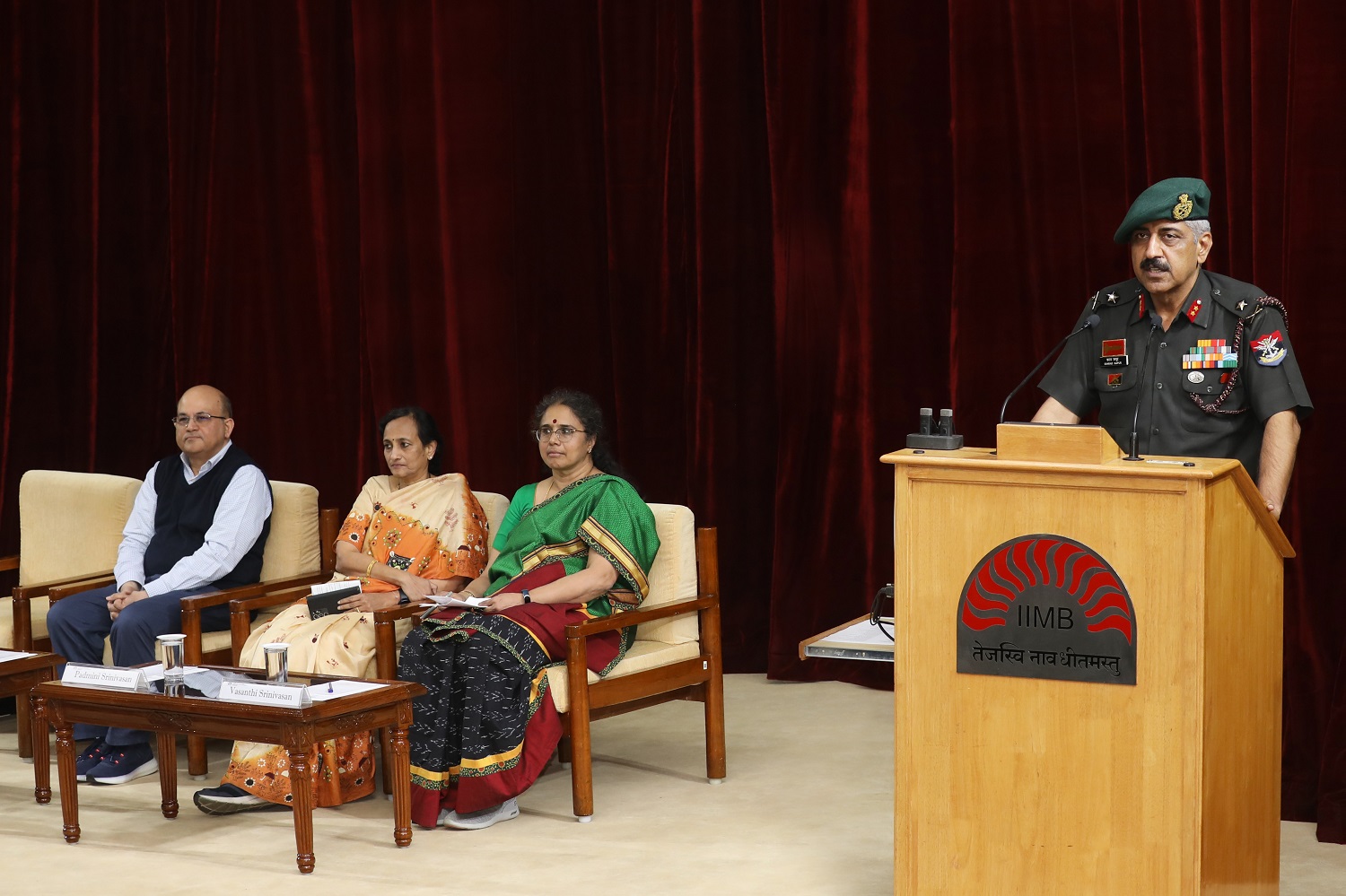 Major General Sharad Kapur, YSM, SM, Director General, Resettlement, Ministry of Defence, Govt. of India, addresses the audience and thanks IIMB for the support.