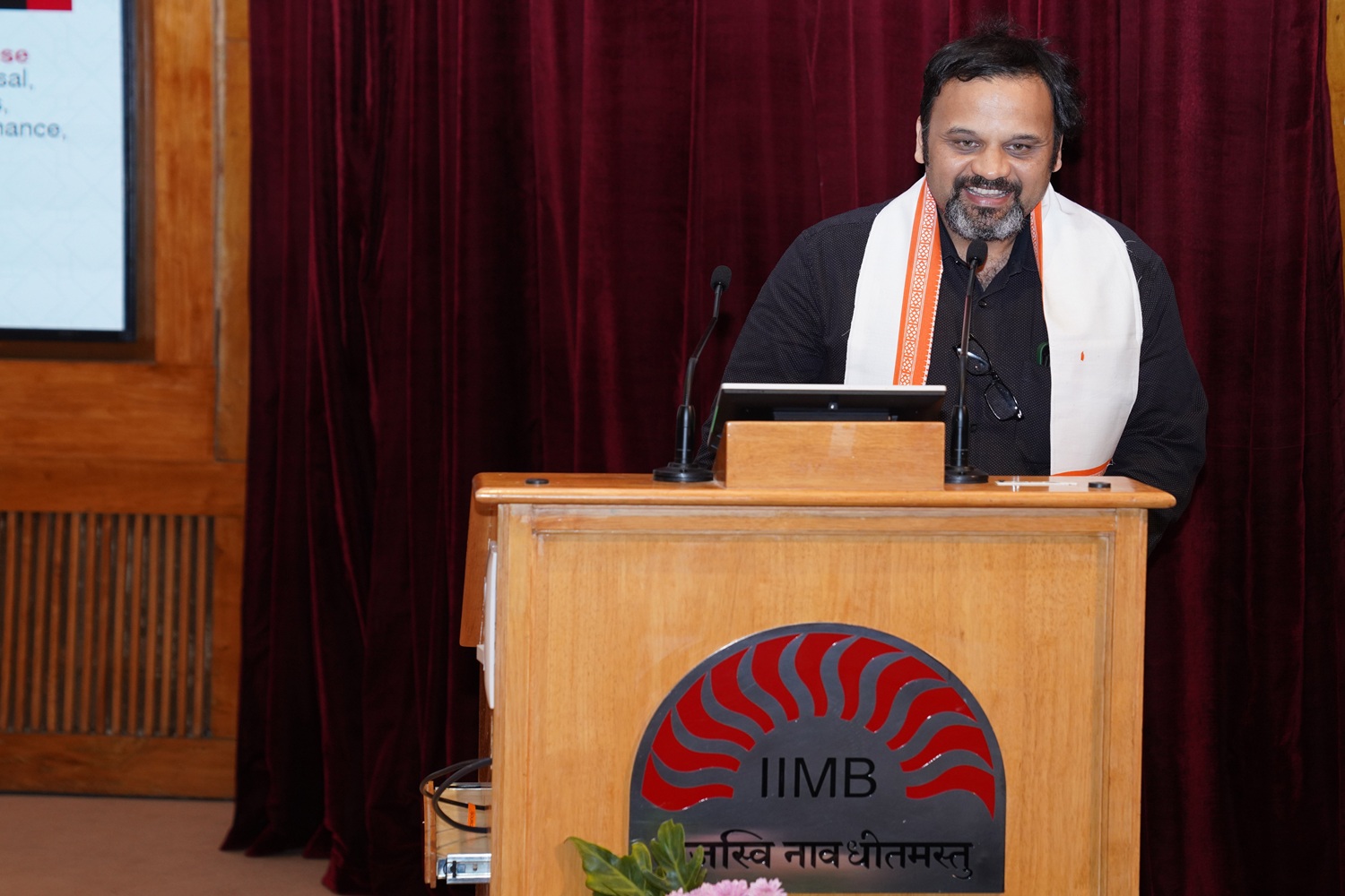 Mr. Alok Apte, son of late Prof. Prakash Apte, shared his reflections on the classroom dedicated to his father, which was made possible through Mathew Cyriac’s philanthropic initiative.