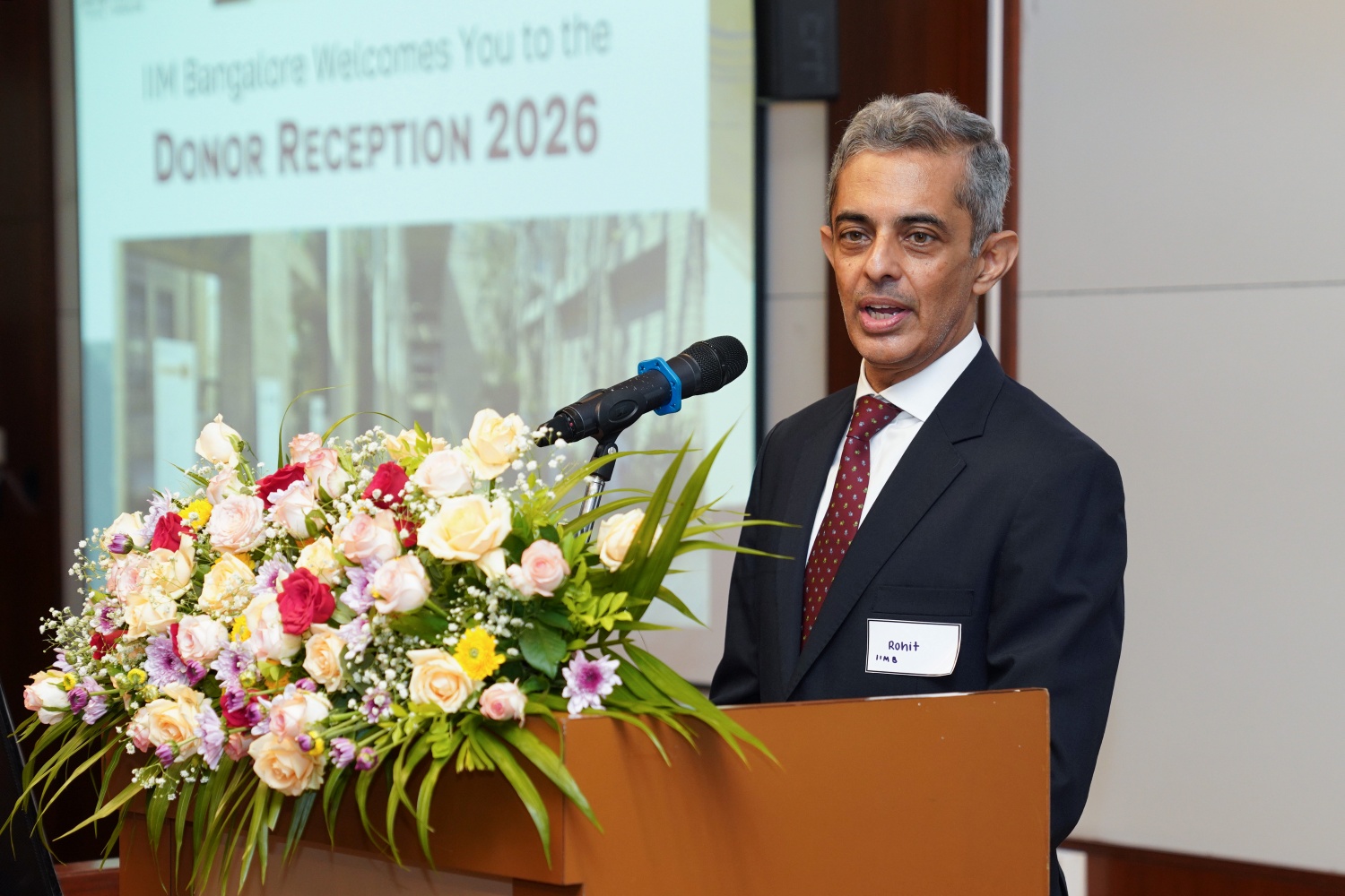 Rohit Jaisingh, CEO, IIMB Development Foundation (IDF), welcomes guests and participants to the ‘Donor Reception 2026’, organised by IDF, the fundraising and development arm of the Institute, on 22 May. He marks the commencement of the event with the inauguration of classrooms and facilities dedicated in honour of three distinguished former faculty members.