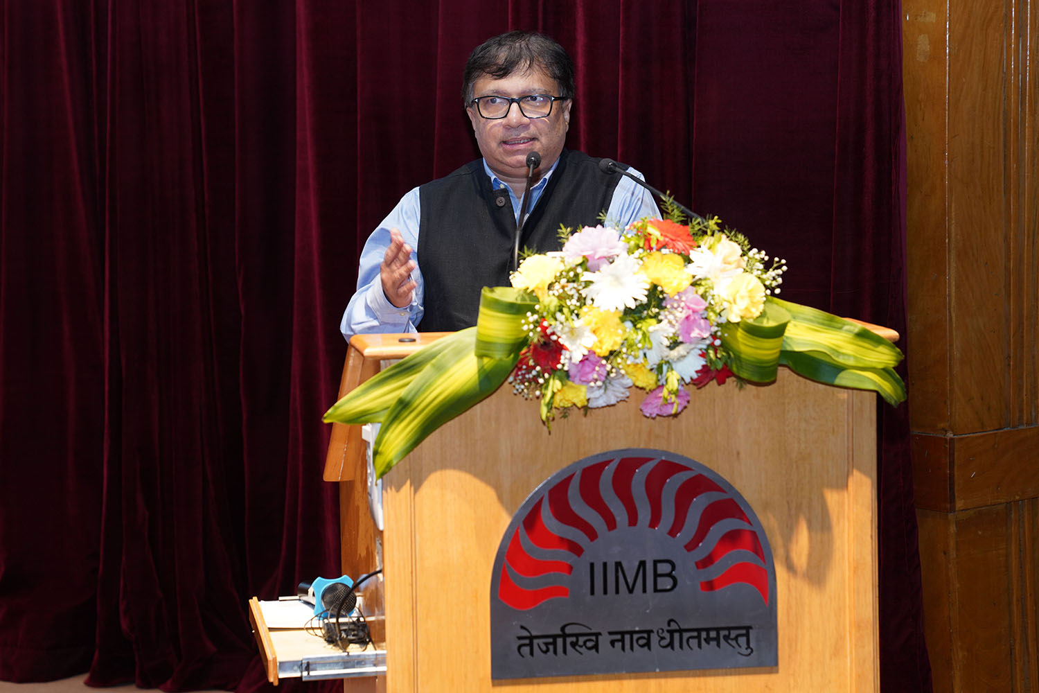 Saugata Gupta (PGP 1991 alumnus), Managing Director and Chief Executive Officer, Marico Limited, during his keynote address highlights the importance of human experience in taking the right organizational decisions.