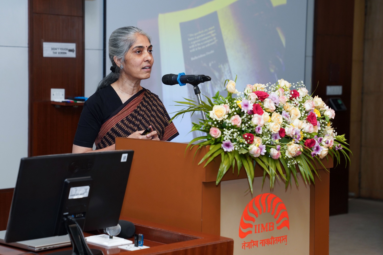 Kiran Keswani, Co-founder of Everyday City Lab, delivers a talk based on her book ‘The Making of a Campus’, reflecting on the architectural philosophy that shaped the IIMB campus.