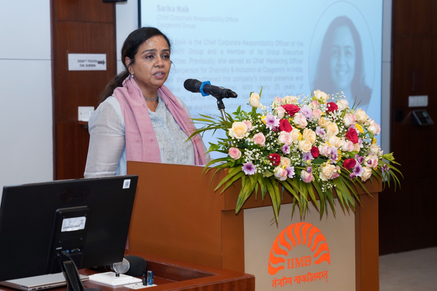 Sarika Naik, Chief Corporate Responsibility Officer, Capgemini, commends the enterprise’s long-standing partnership with NSRCEL and IIM Bangalore during the Guest of Honour address.