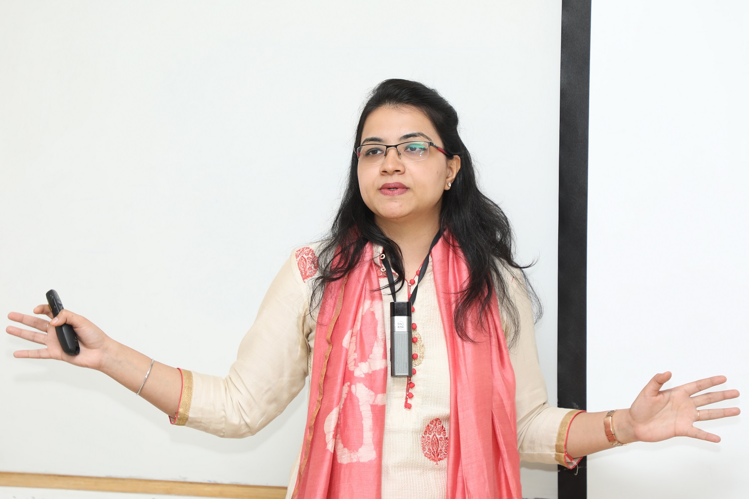 Neharika Sobti, University of Delhi, presents her paper titled, ‘Spot, Futures, ETF or Gold Stocks – Who Leads in Gold Price Discovery?’, at the conference.