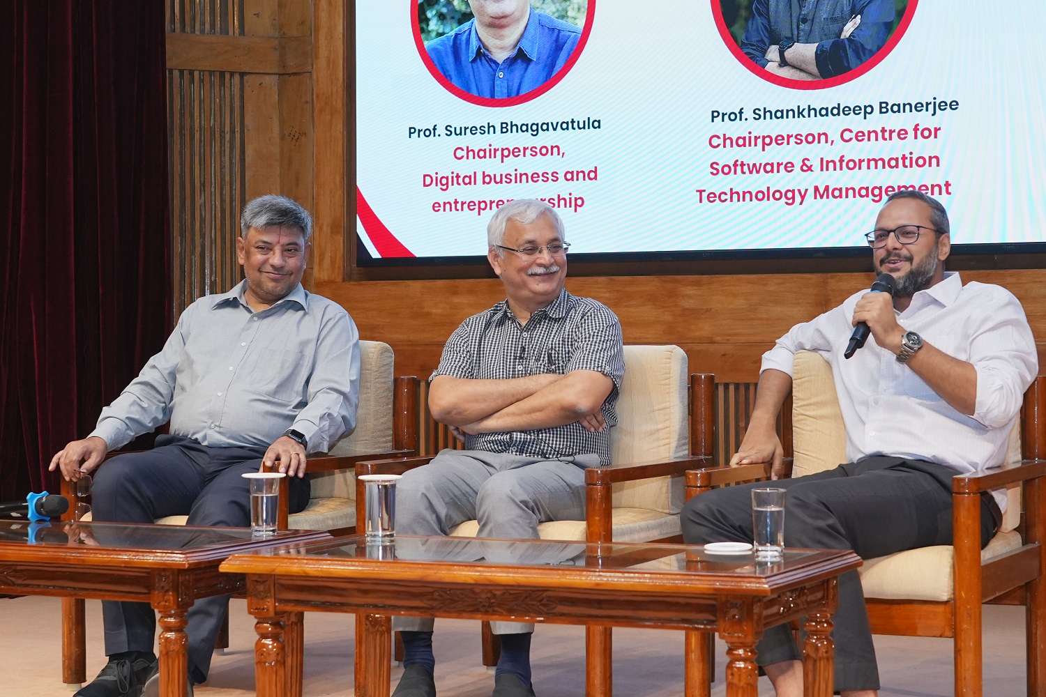 (L–R) Prof. R Srinivasan, Chairperson, Centre for Digital Public Goods; Prof. Suresh Bhagavatula, Chairperson, Digital Business and Entrepreneurship; and Prof. Shankhadeep Banerjee, Chairperson, Centre for Software & IT Management, IIMB, shared their expertise on digital transformation and inclusive growth during the panel discussion.
