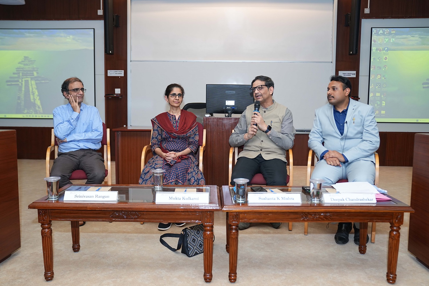 (L-R) Prof. Srinivasan Rangan, Chairperson, Finance & Accounting area; Prof. Mukta Kulkarni, Dean Programmes, OBHRM area, IIMB; Programme Director, Prof. Sushanta Kumar Mishra, Chairperson of Research & Publications, and Programme Director Prof. Deepak Chandrashekar, Strategy area, IIMB, during the Editors’ Roundtable