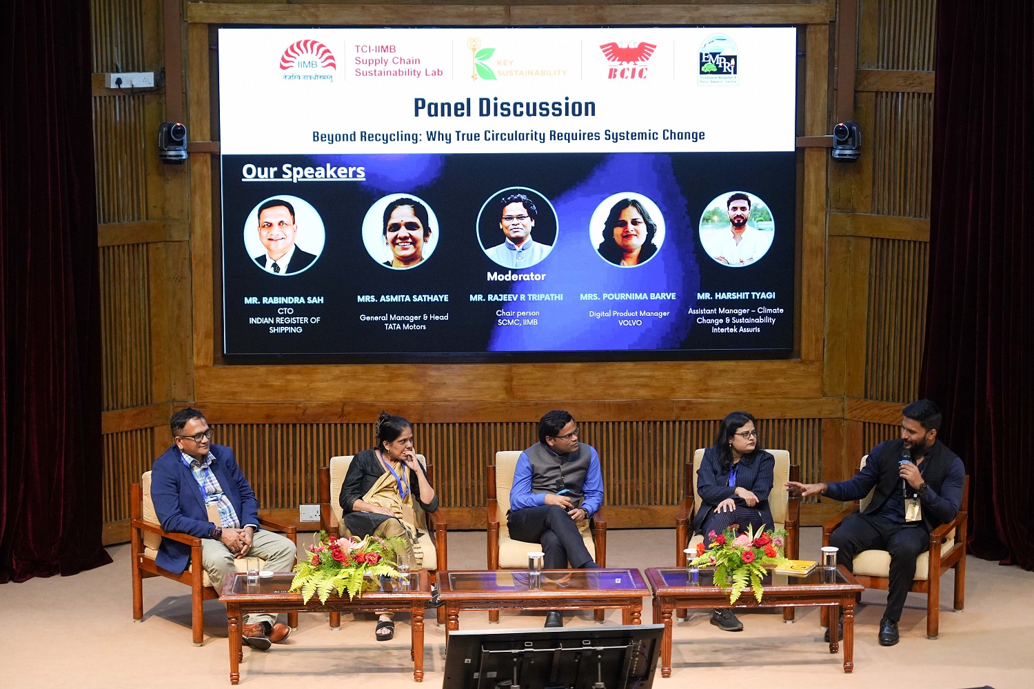 (L–R) Rabindra Sah, Chief Technology Officer, Indian Register of Shipping; Asmita Sathaye, General Manager of Material Science, Tata Motors; Mr. Rajeev R. Tripathi, IIMB; Pournima Barve, Digital Product Manager, Volvo Construction Equipment; and Harshit Tyagi, Assistant Manager – Sustainability, Intertek, explored the deeper dimensions of circular supply chains during the session, ‘Beyond Recycling: Why True Circularity Requires Systemic Change’. 