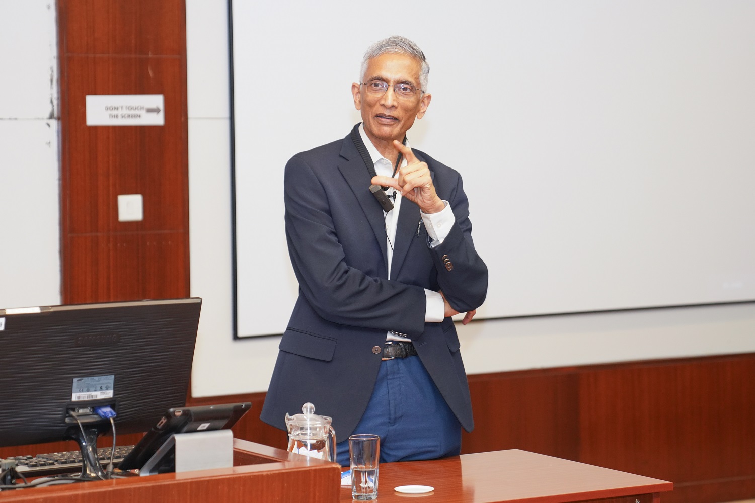 Shri Parameswaran Iyer points out that currently water is one of the eight global challenges listed by the World Bank and Jal Jeevan Mission is being referred to by many to resolve similar issues in other parts of the world. 