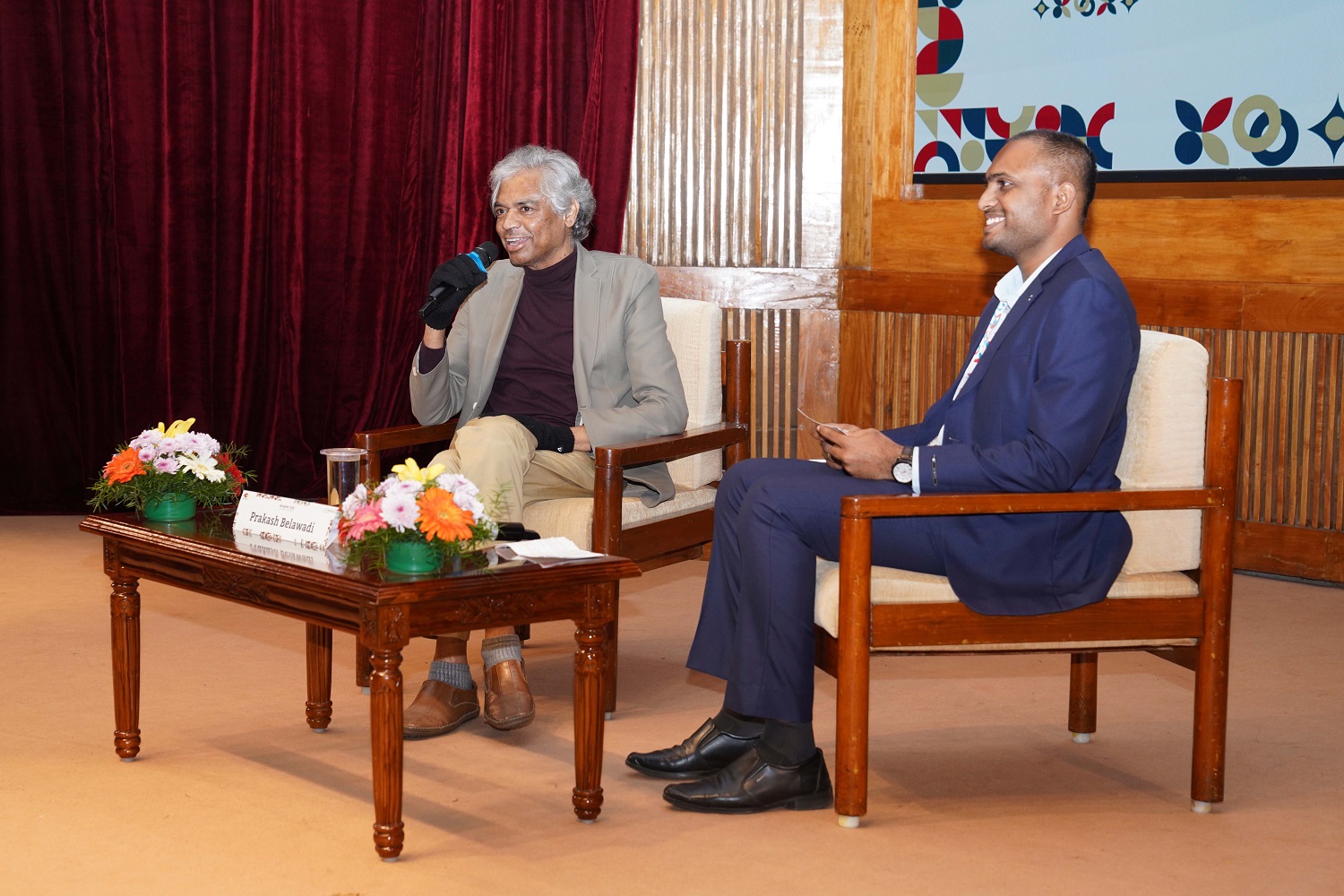 (L-R) Prakash Belawadi, Theatre Artist, Filmmaker, Educator and Civic Activist, delivered the concluding session on day 1 of Drishti 2025, on the theme ‘Building the Future We Deserve – Culture, Citizenship & Systems Thinking’, in conversation with PGPEM ’27 participant Rukmangada Gowda C M, Manager, Larsen & Toubro Ltd.
