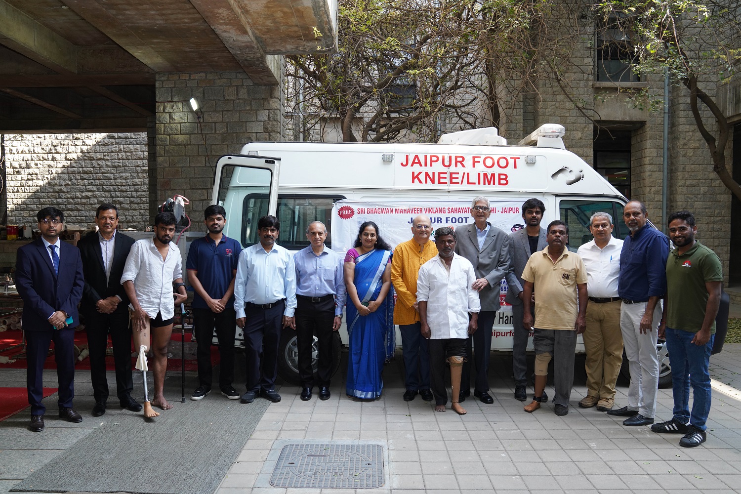 Prayaas, the social responsibility initiative of IIMB’s EPGP students, along with Bhagwan Mahaveer Viklang Sahayata Samiti (Jaipur Foot), conducted the ‘Free Prosthetic Limb Camp’ on 18th February 2024, at the IIM Bangalore campus, Bannerghatta Road, as part of Prayaas Day 2024.