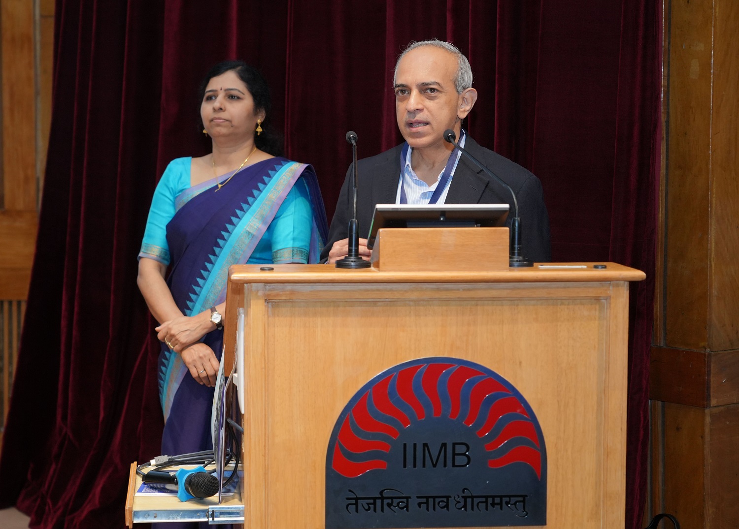 (L-R) Programme Directors Prof. Haritha Saranga and Prof. Ashok Thampy deliver the General Management Programme for Healthcare Executives (GMHE) design brief.
