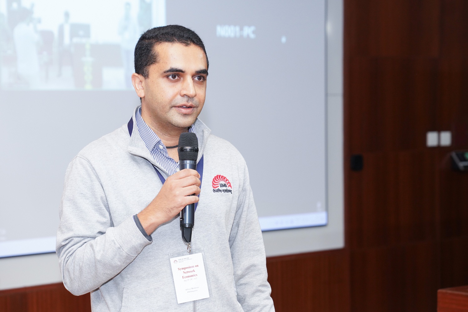 Prof. Aditya Shrinivas, faculty of the Economics area of IIMB, welcomes the participants of the ‘Symposium on Network Economics’, hosted by the Economics area of IIM Bangalore from 28th to 29th August 2025.