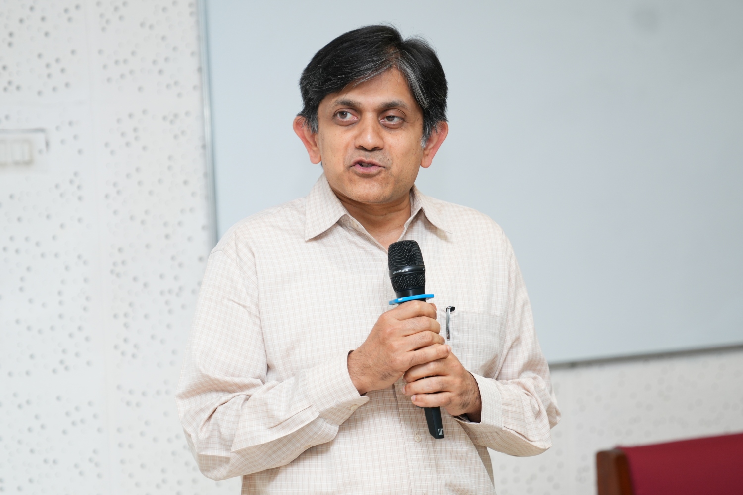 Prof. Anil Suraj, Chairperson, N.S. Ramaswamy Pre-doctoral Fellowship Programme encourages scholars to embrace intellectual curiosity, engage actively with faculty and peers, and make the most of IIM Bangalore’s rich academic and research ecosystem.