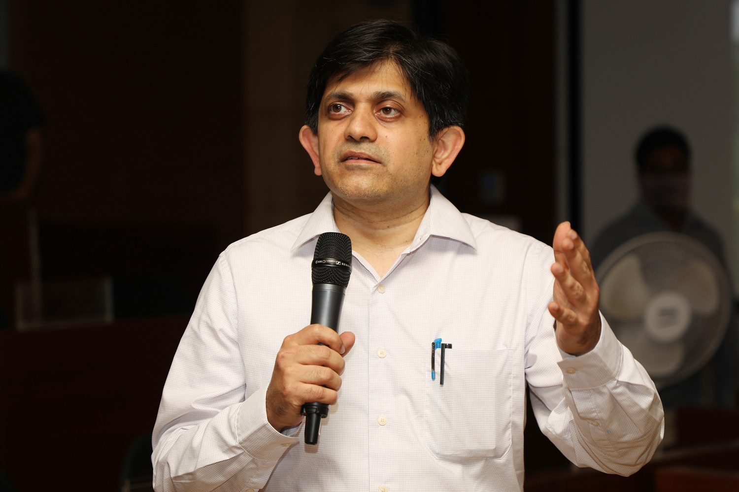 Prof. Anil B. Suraj, Chair, PGPPM and faculty from the Centre of Public Policy, IIMB, welcomes the 19th batch to the Post Graduate Programme in Public Policy & Management at IIMB.