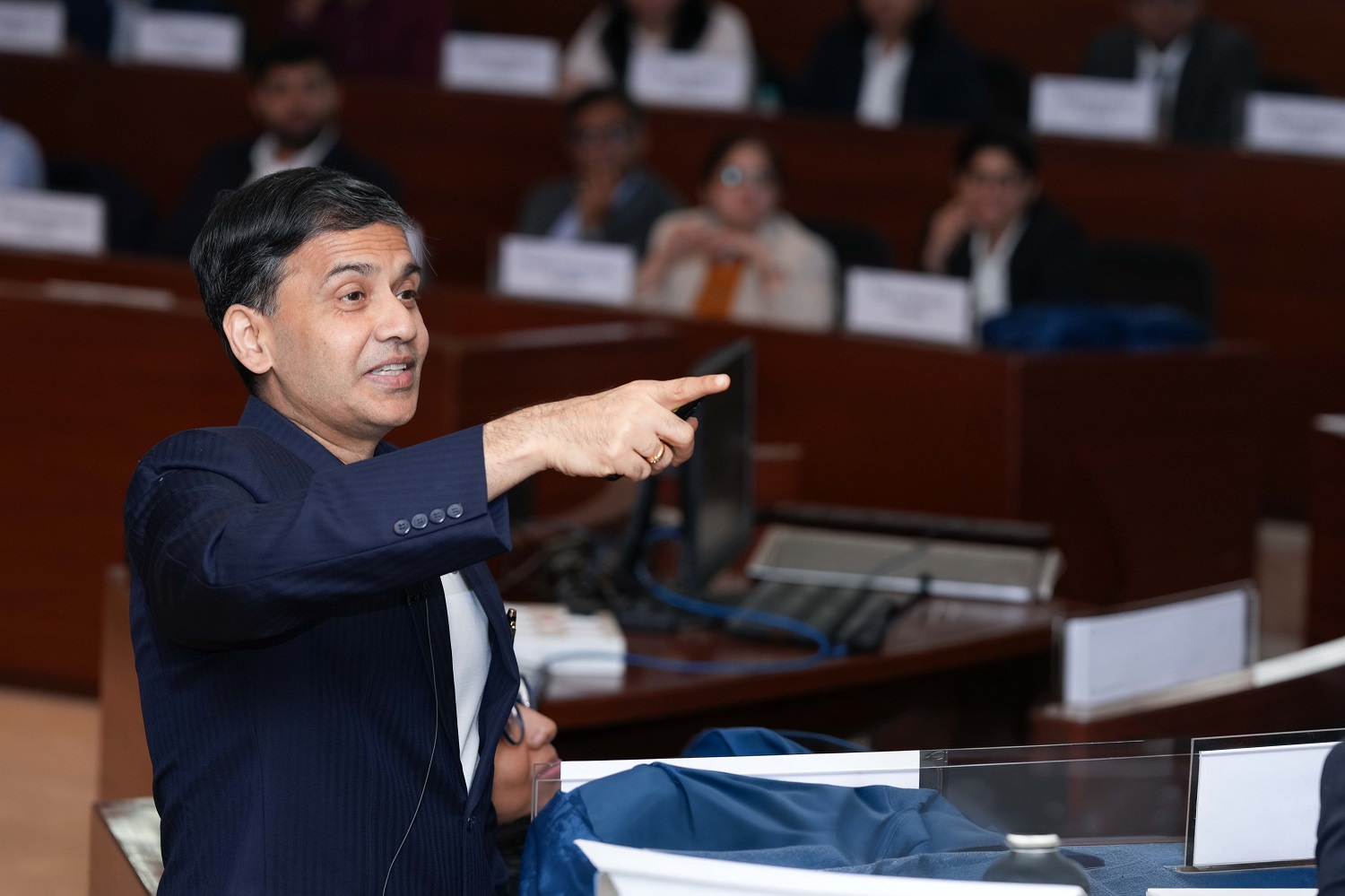 Prof. Sourav Mukherji, Dean, Faculty, leads a session on the case method for learning in business for the PGPEM 2026–28 cohort.