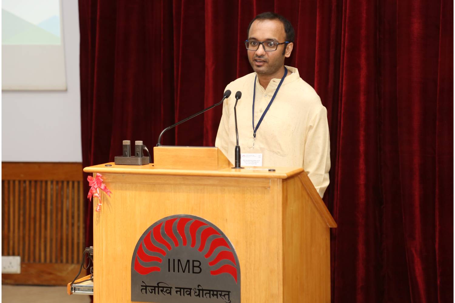 Prof. Arpit Shah, faculty of the Public Policy area at IIMB, introduces Shri C. Chandramouli to the audience, during the Public Policy & Management conference, on 23rd August 2022.