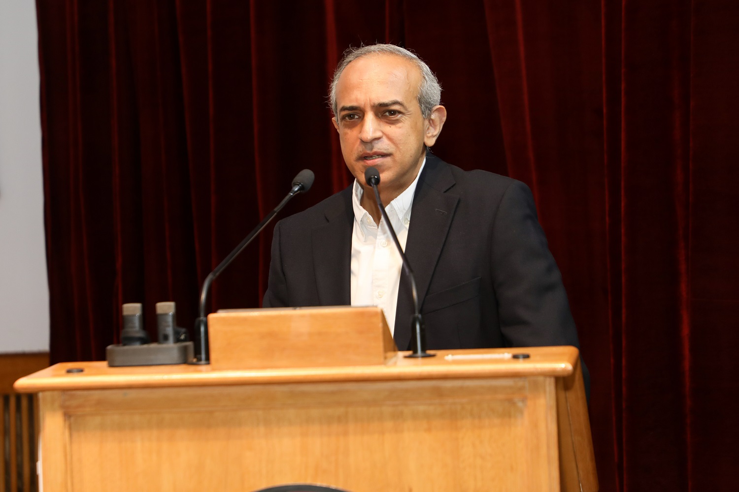 Prof. Ashok Thampy, Chairperson, EPGP, IIMB, welcomes the students to IIMB. He said Over the last 15 years, the EPGP has been going from strength to strength. Global and national rankings are a testament to this growth, at the inauguration of the EPGP Program on 25th March 2023.