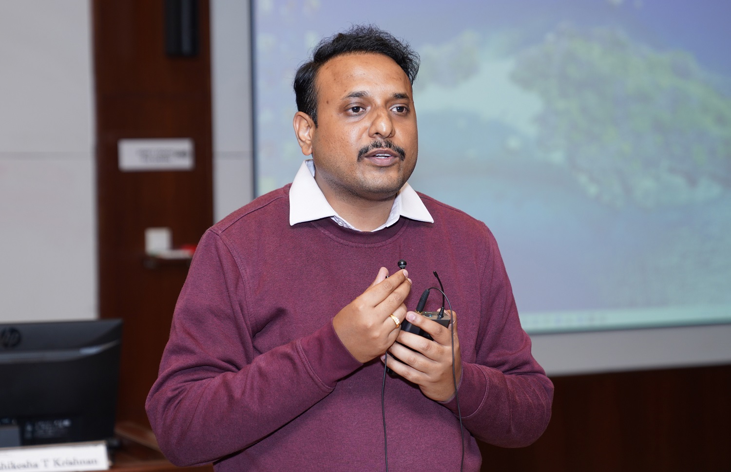 Programme Director Professor Deepak Chandrashekar of the Strategy area, delivers the vote of thanks.