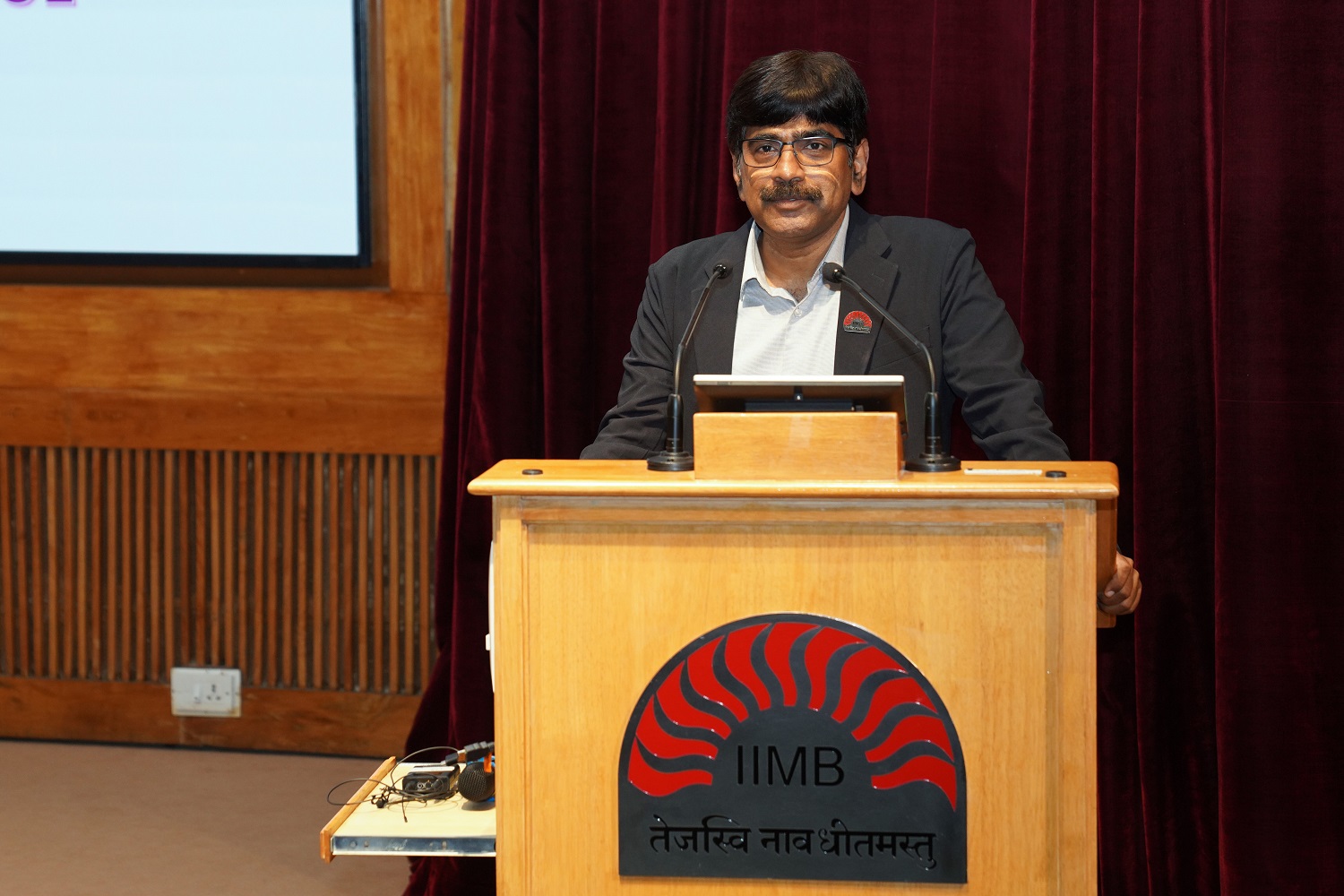 Prof. U. Dinesh Kumar, Director In-Charge, delivered the opening remarks, encouraging students to embrace India’s rich history, diversity, and cultural traditions alongside their academic journey.