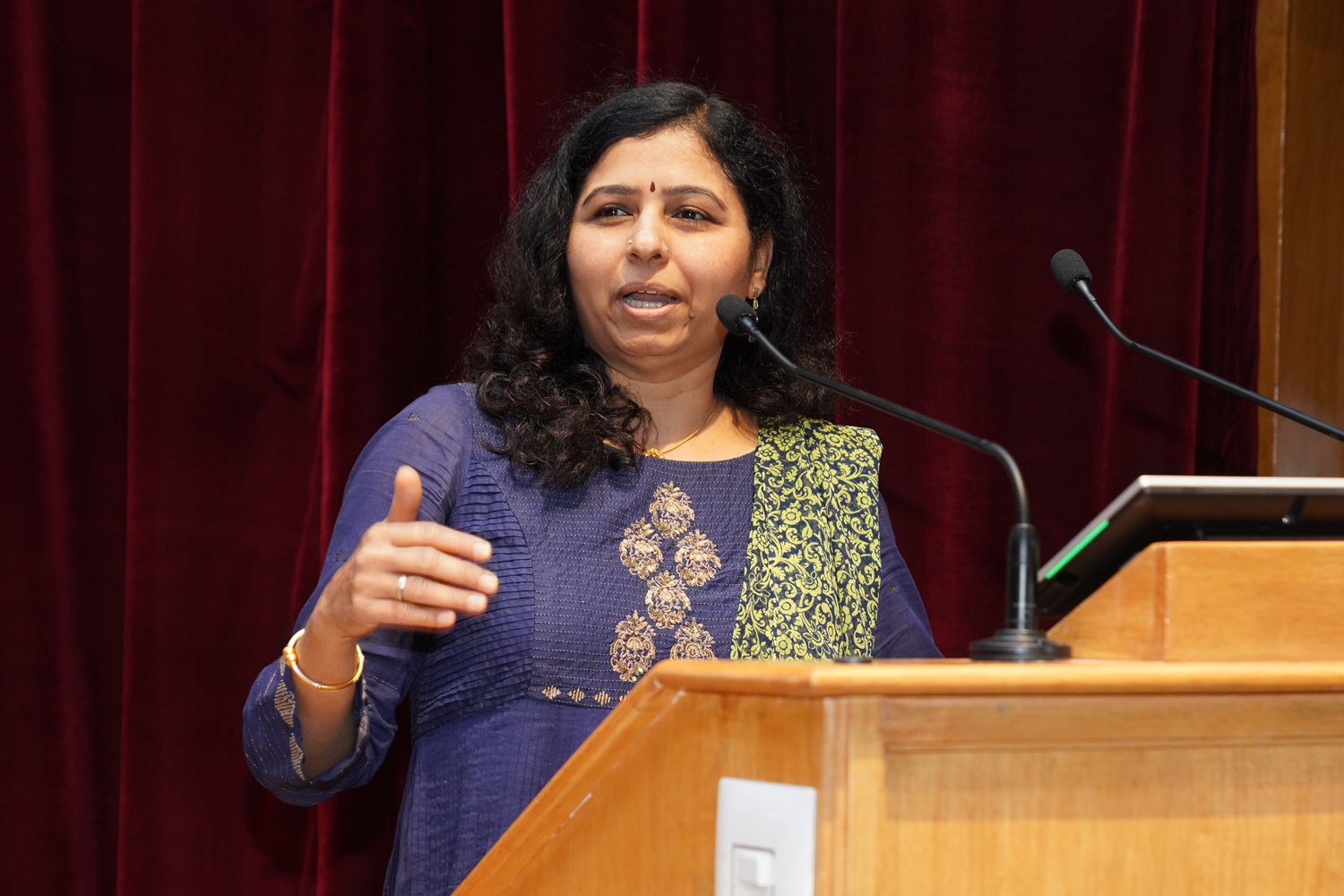 Prof. Haritha Saranga, Chairperson, Sustainability Taskforce, IIMB, sharing three principles for success: pursue purpose with passion, cultivate focus by managing distractions, and maintain well-being through physical activity.