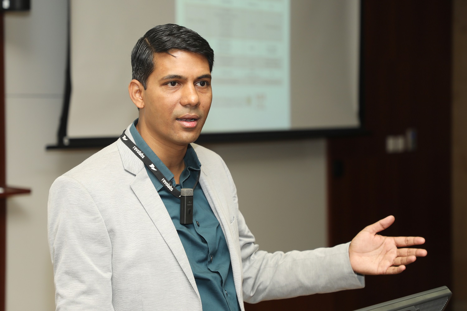 Prof. Jitamitra Desai, Chair, Supply Chain Management Centre (SCMC), IIMB welcomes speakers and participants to the S3 (Supply Chain Startup Solutions) conference, jointly organized by the SCMC and the NSRCEL on February 14, 2020.