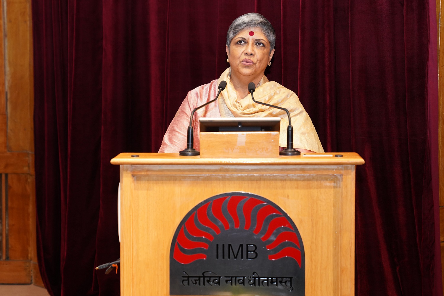 Prof. Malavika R. Harita, Founder & CEO, Brand Circle, and Member, IIMB Board of Governors, speaks on the power of knowledge as a potent tool to create influence and goodwill, during her address.