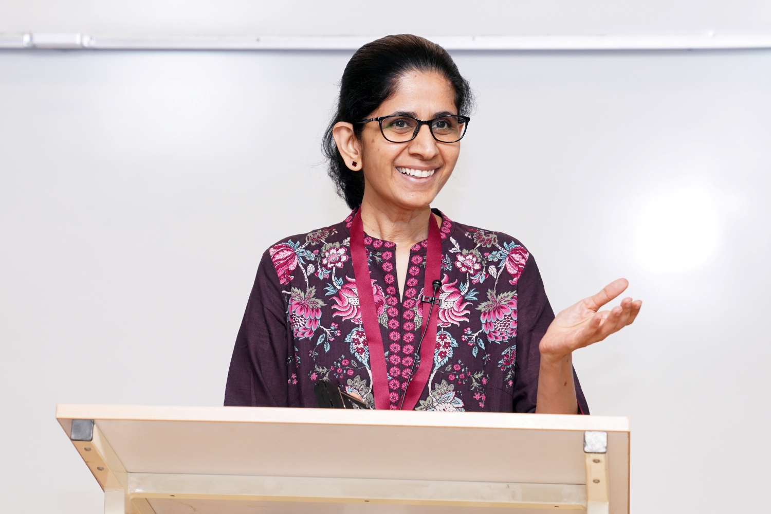 Prof. Mukta Kulkarni, Dean, Programmes, IIM Bangalore, welcomes participants and highlights the need to rethink teaching, research, and impact in an AI-driven world