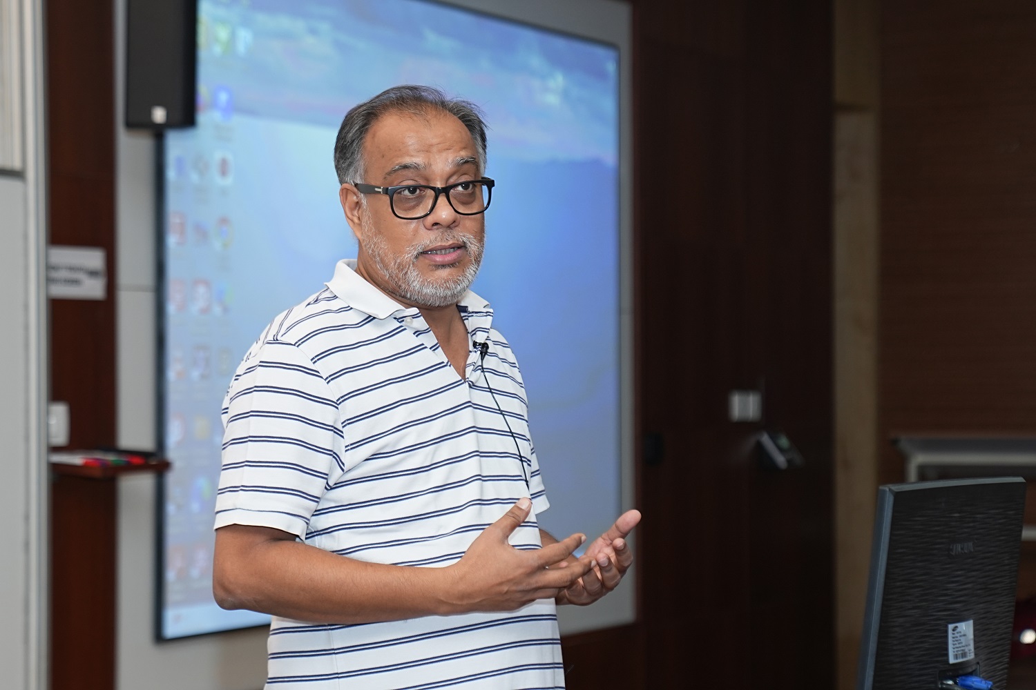In his valedictory address, Prof. Pulak Ghosh, Decision Sciences area, encouraged scholars to pursue meaningful, original research: “You must bring something new.