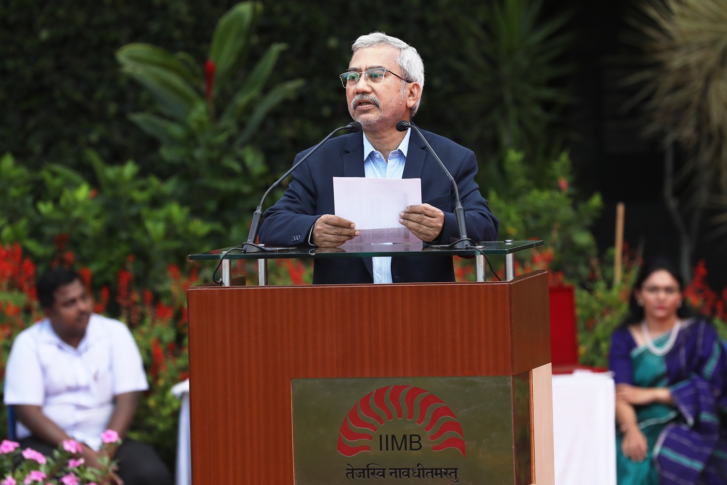 Prof. Rahul Dé, Dean, Programmes, welcomes students and talks about the wide range of electives that they get to choose from while at IIMB.