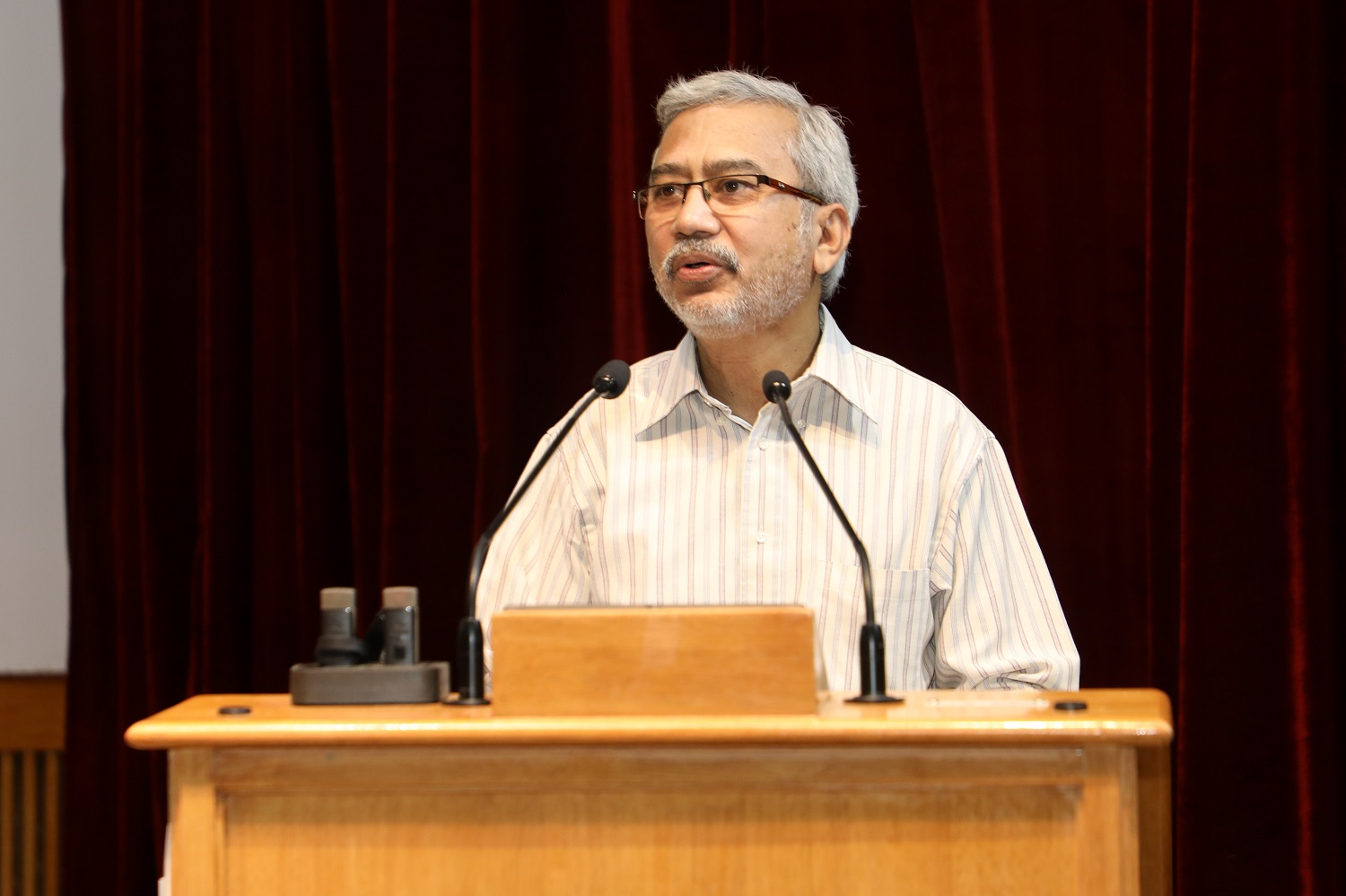 Prof. Rahul De, Dean Programmes, IIMB, welcomes the EPGP students and encouraged the students to interact with the students of other programmes on campus and leverage the rich learning experience at IIMB, at the inauguration of the EPGP Program on 25th March 2023.