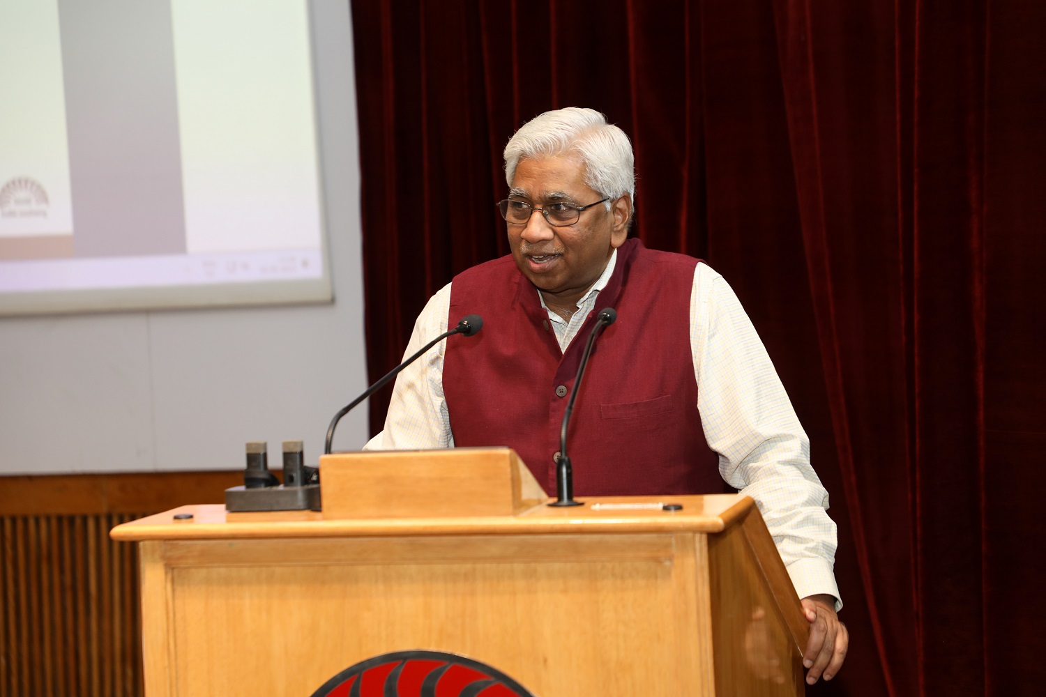 Prof. Rishikesha T Krishnan, Director, IIMB, encouraged the students to bring their wide industry exposure and experience to the class through their perspectives and insights, at the inauguration of the EPGP Program on 25th March 2023.