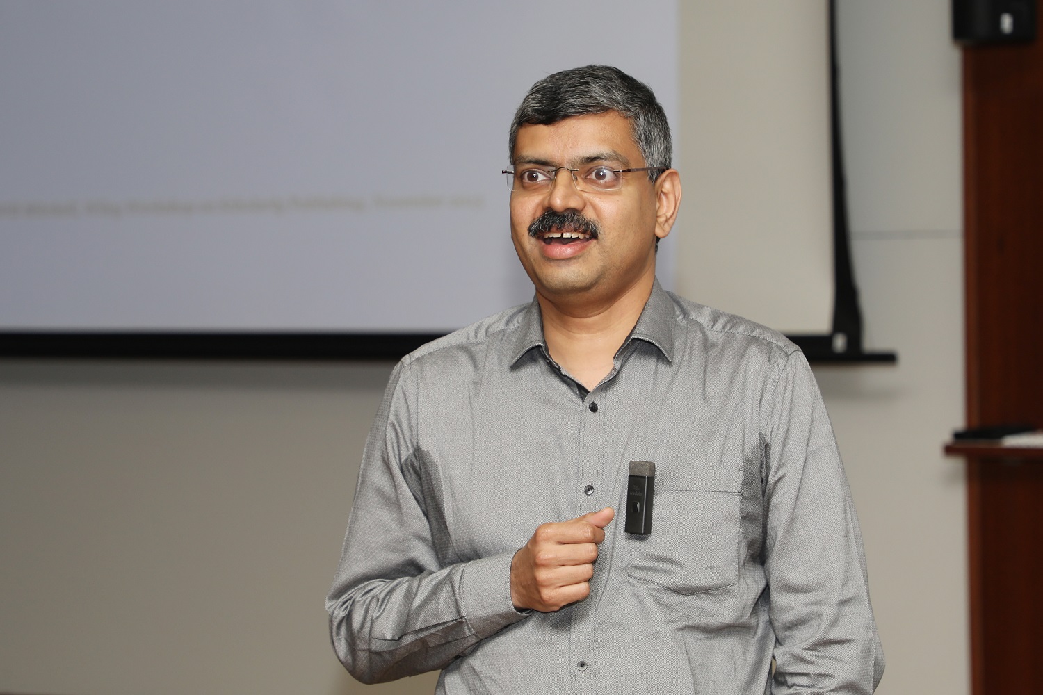 Prof. Rejie George, faculty from the Strategy area, IIMB, leads the workshop, ‘From Paper to Publication’, at the conference.