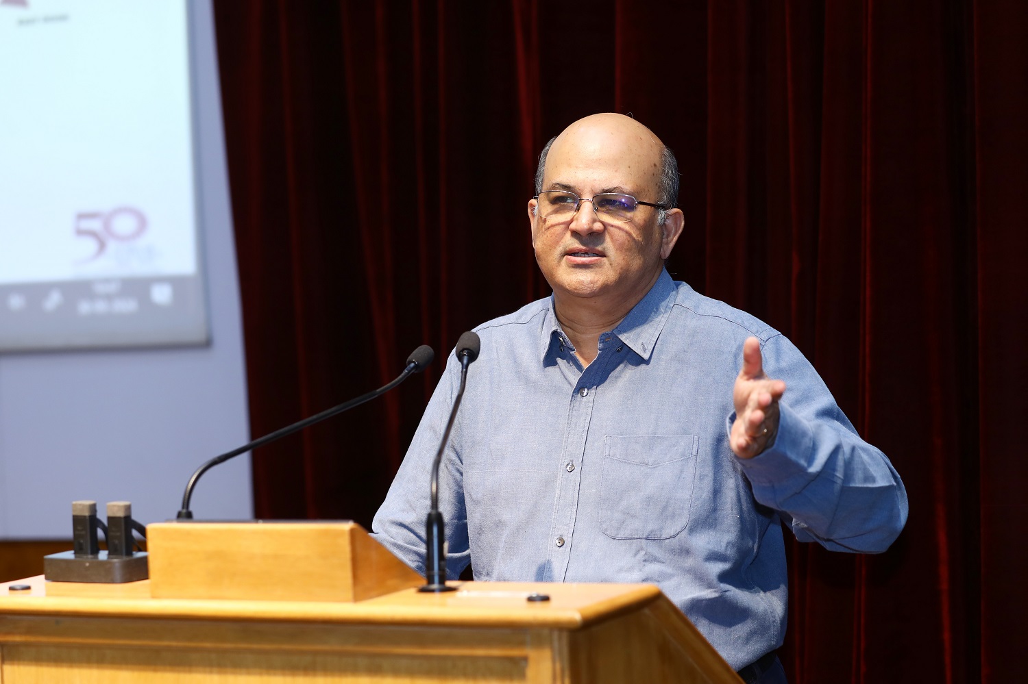 Prof. Rishikesha T Krishnan, Director, IIM Bangalore, extends a warm welcome to the incoming EPGP students, offering them a glimpse of the vibrant campus life ahead. 