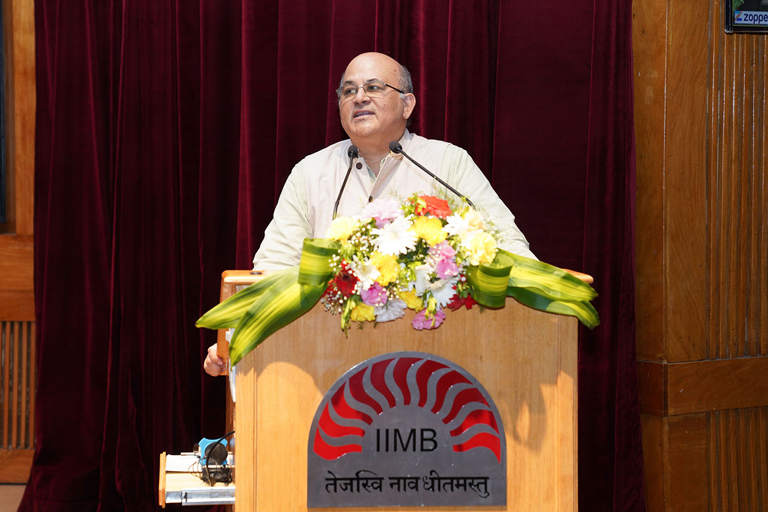 Prof. Rishikesha T Krishnan, Professor In-charge, New Campus and faculty of the Strategy area, IIMB, points out that the creative potential of humans, thoughtfulness and ingenuity can differentiate any business, during his address at the inaugural session of HRIC 2026, on 9th April 2026.