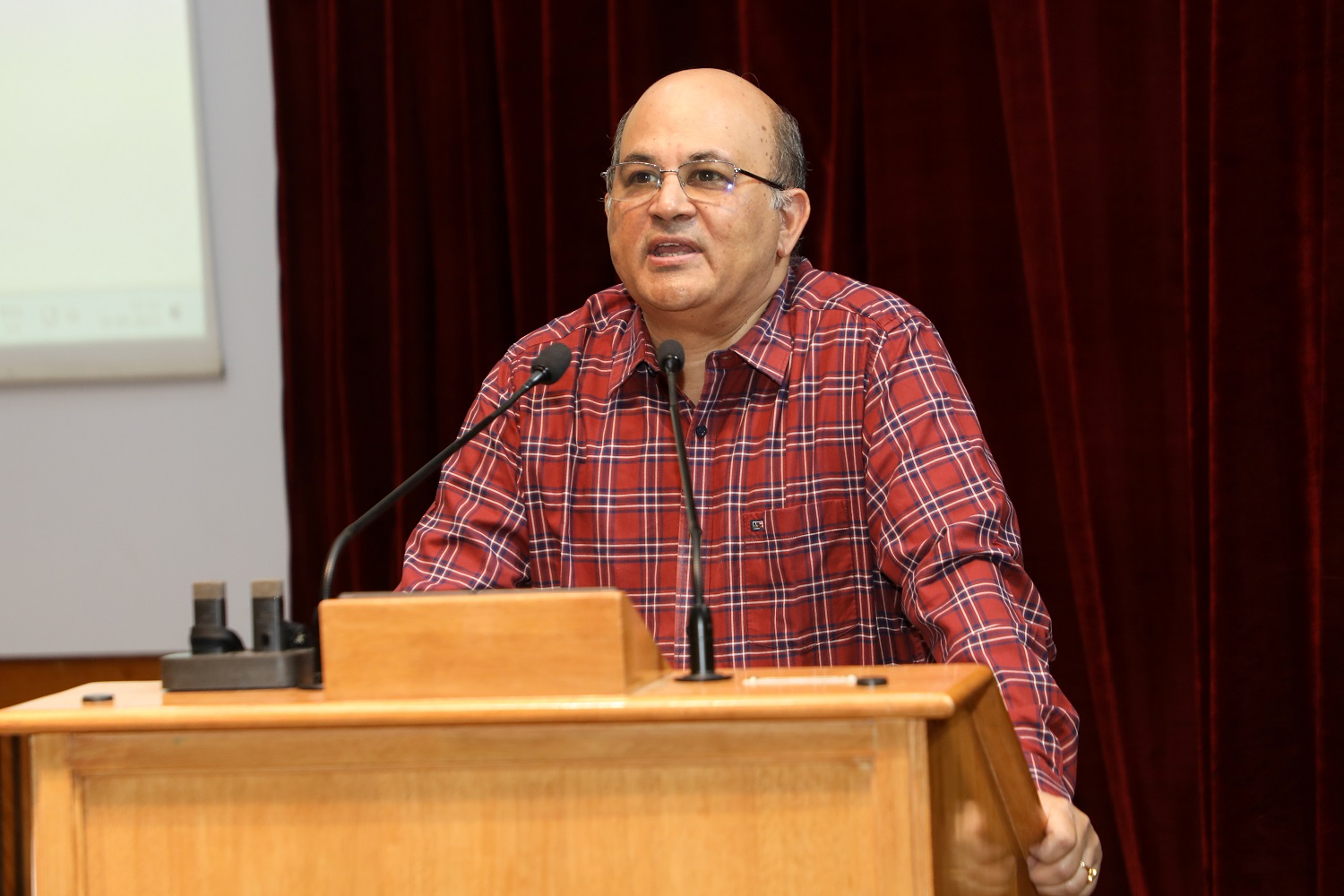 Prof. Rishikesha T Krishnan, Director, IIMB, encouraged the students to bring their wide industry exposure and experience to the class through their perspectives and insights, at the inauguration of the EPGP Program on 25th March 2023.