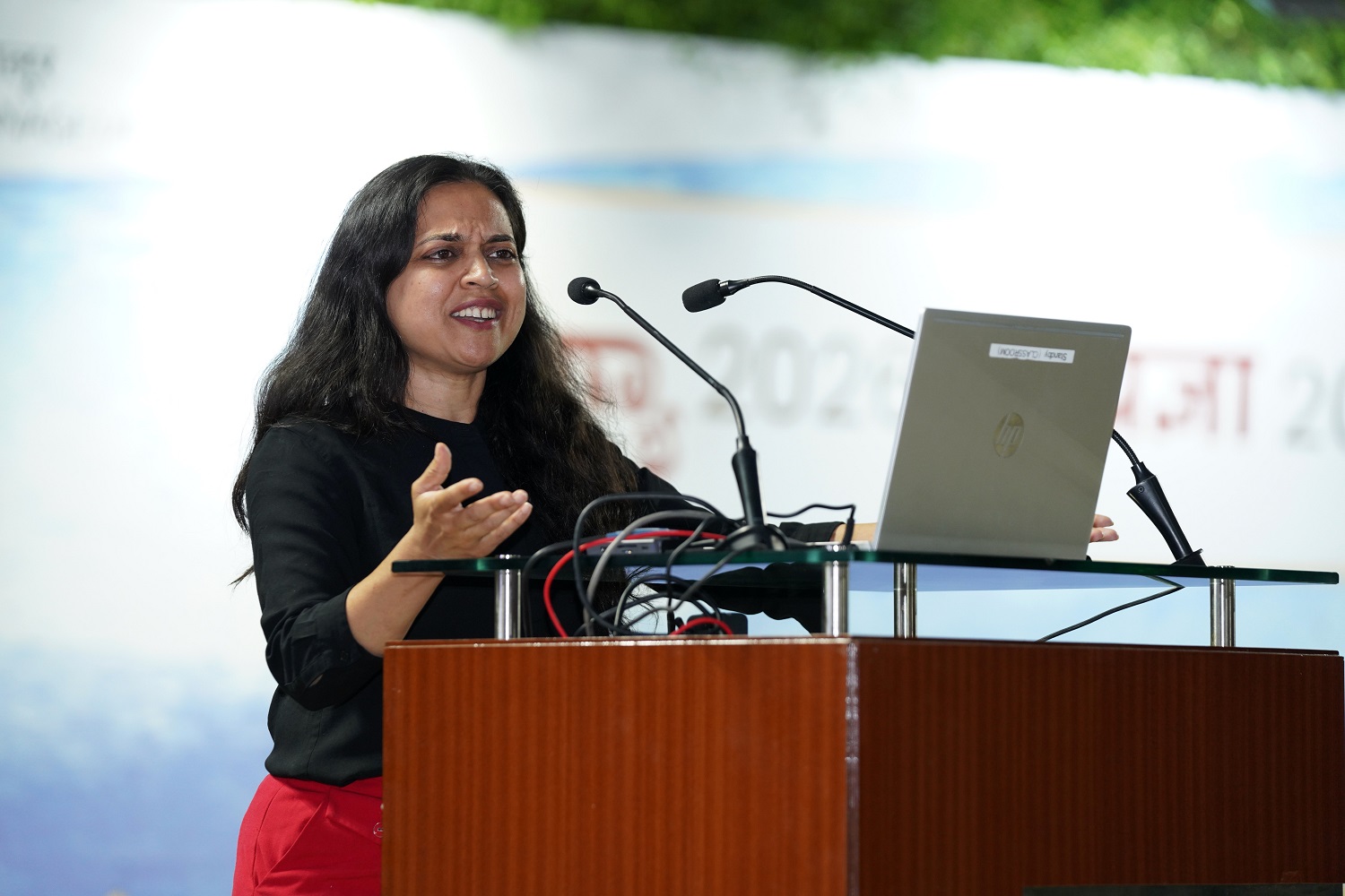 Prof. Shubha Patvardhan of the Strategy area speaks on leadership and management, highlighting craftsmanship as a vital element.