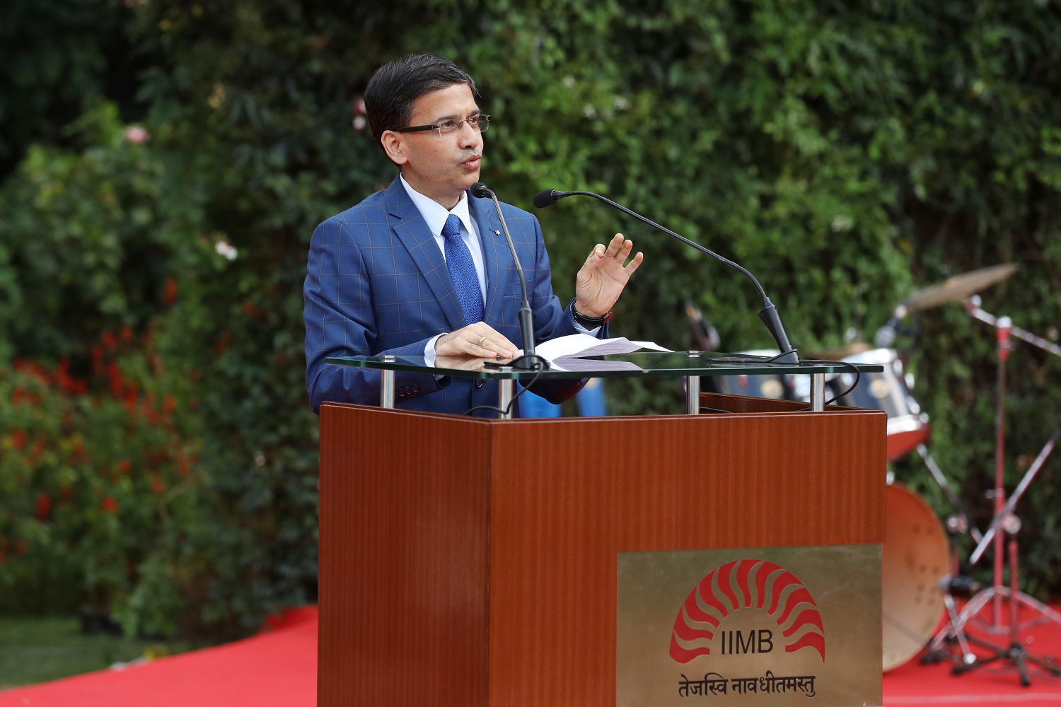 Prof. Sourav Mukherji, Dean, Alumni Relations & Development, IIMB, introduces the winners of the 2023 Distinguished Alumni Awards.