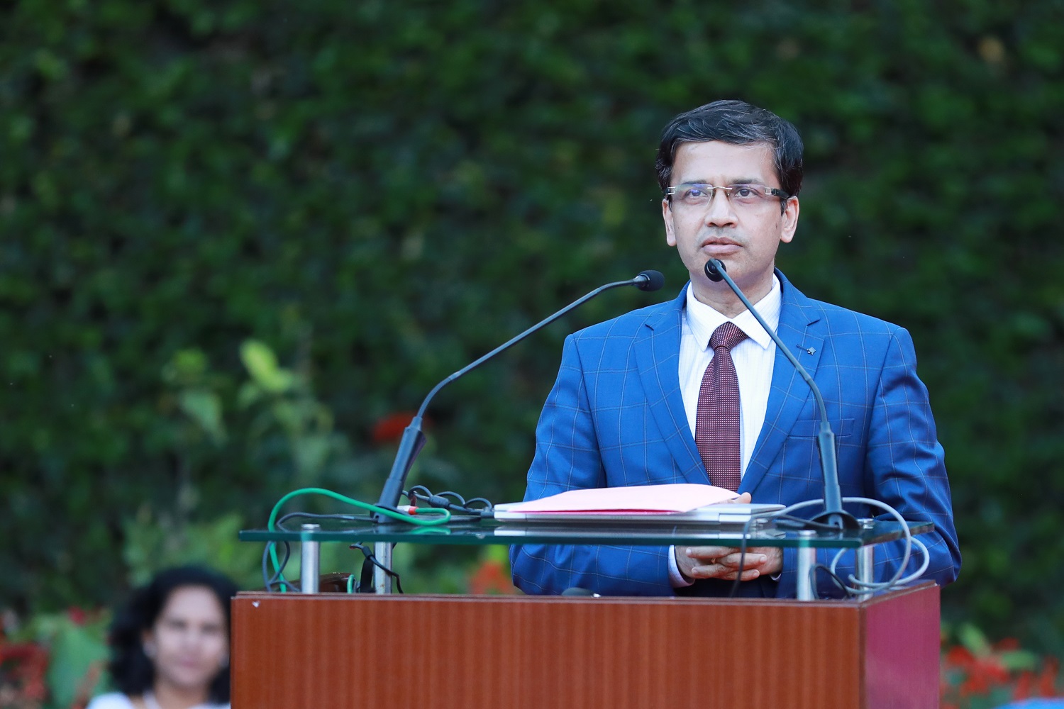 Prof. Sourav Mukherji, Dean, Alumni Relations & Development, and faculty of the OBHRM area, IIMB, introduces the winners of the 2024 Distinguished Alumni Awards. 