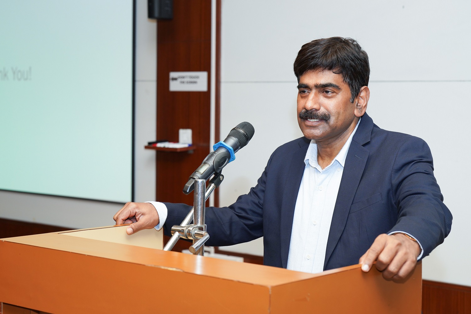 Prof. Dinesh Kumar, Director-in-charge, IIMB, highlights the importance of critical thinking and navigating an AI-driven business landscape in his address.