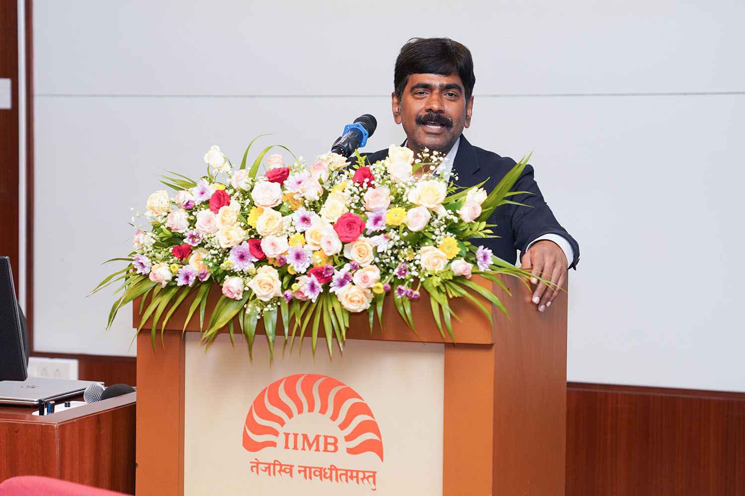 Prof. U. Dinesh Kumar, Director-in-charge, IIMB, thanks donors and alumni for their continued support towards strengthening the Institute's academic and research ecosystem.