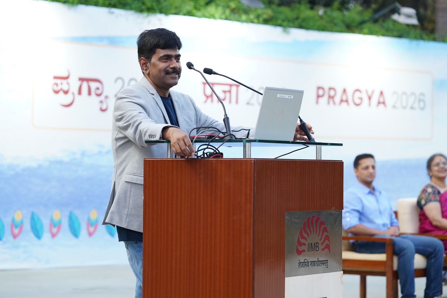 Prof. U Dinesh Kumar, Director In-charge, IIM Bangalore, addresses the graduating PGP and PGPBA batches during Pragya 2026, held on 3rd March 2026. The soon-to-be-graduate students invited some of their professors to share life advice beyond the classroom at ‘Pragya’, organized by the Students’ Academic Committee.