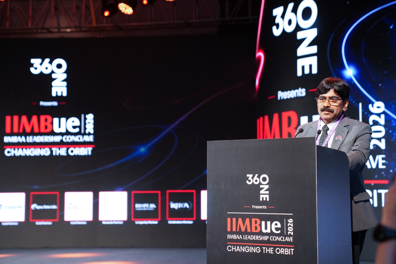 Prof. U Dinesh Kumar, Director-in-charge, IIM Bangalore, welcomes alumni to IIMBue 2026, inviting them to picture themselves once again in the Institute's iconic L-Square before sharing updates on IIM Bangalore's next phase of growth.