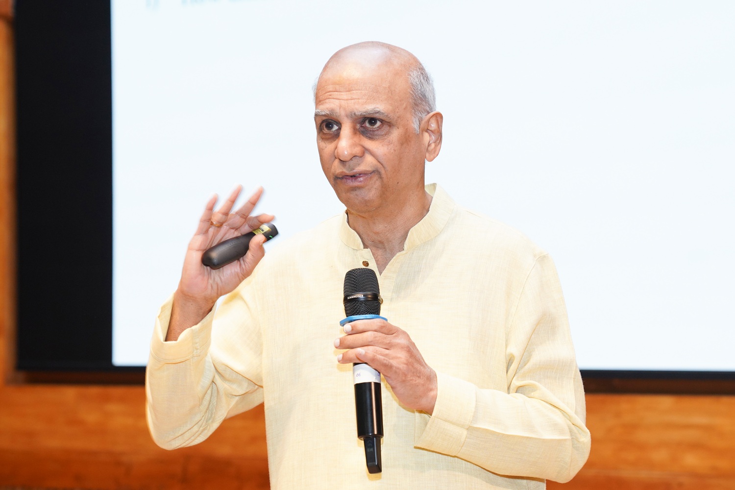 Prof. Moorthi Y L R, Marketing area, IIMB, engaged the audience on ‘The ABC of Business’, highlighting three core elements of success.