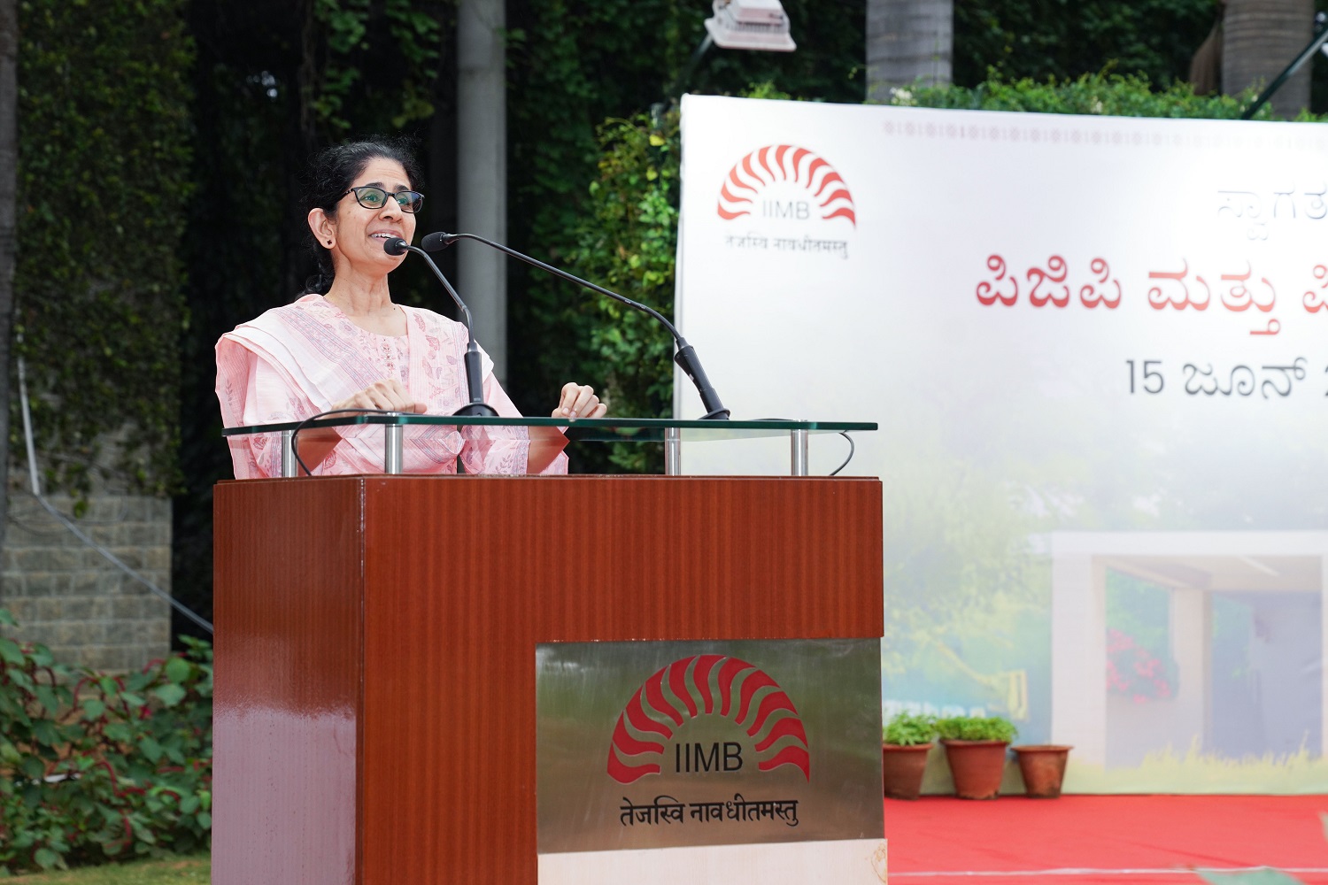 Prof. Mukta Kulkarni, Dean, Programmes and faculty of the Organizational Behavior & Human Resources Management area of IIMB, during her address, advises the students to make best use of multiple opportunities available at IIMB.