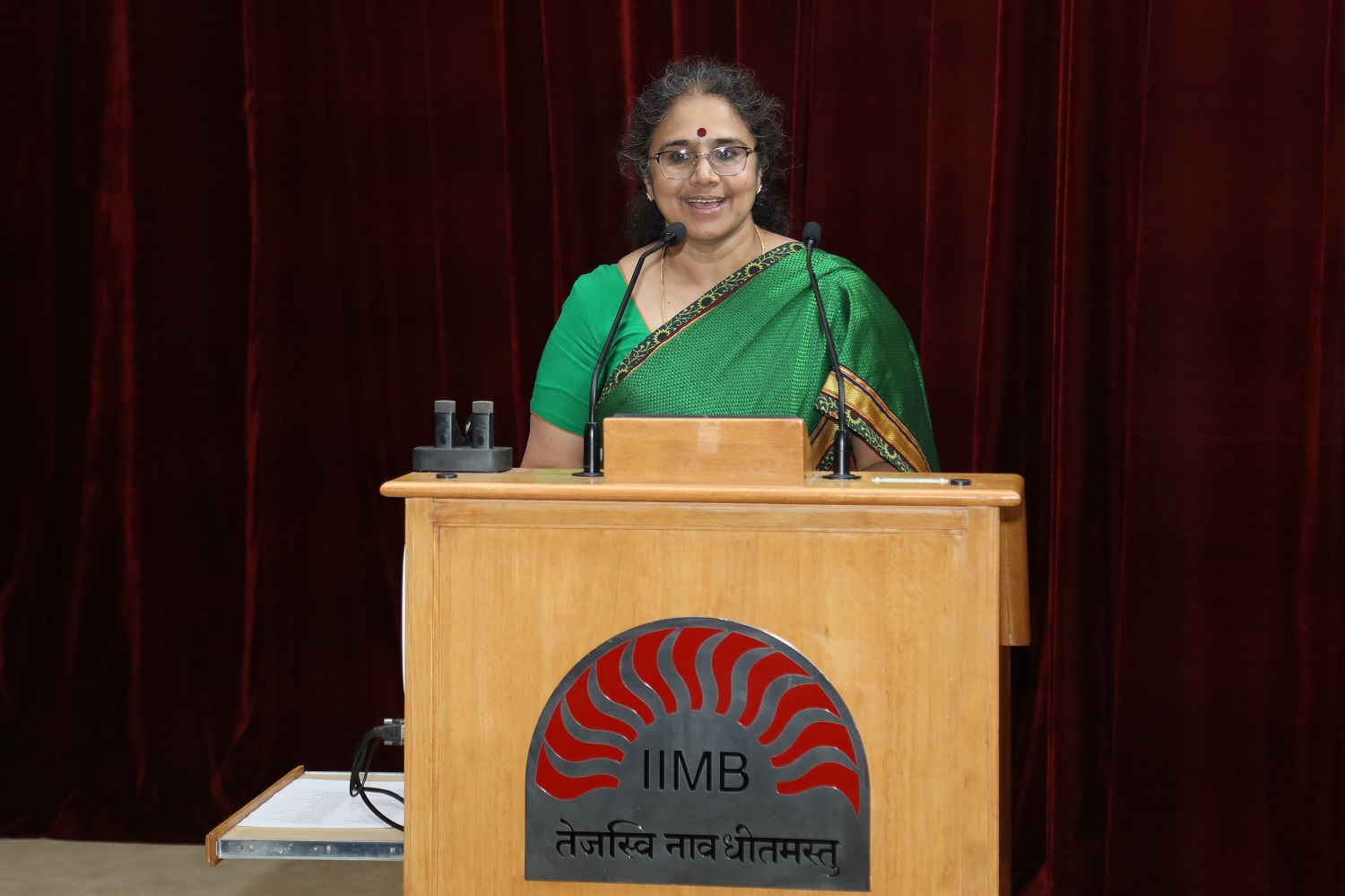 Professor Vasanthi Srinivasan, Programme Director, Business Management Programme for Defence Officers, IIMB, welcomes chief guest and participants to the valedictory ceremony of Business Management Programme for Defence Officers on 13 January 2023.
