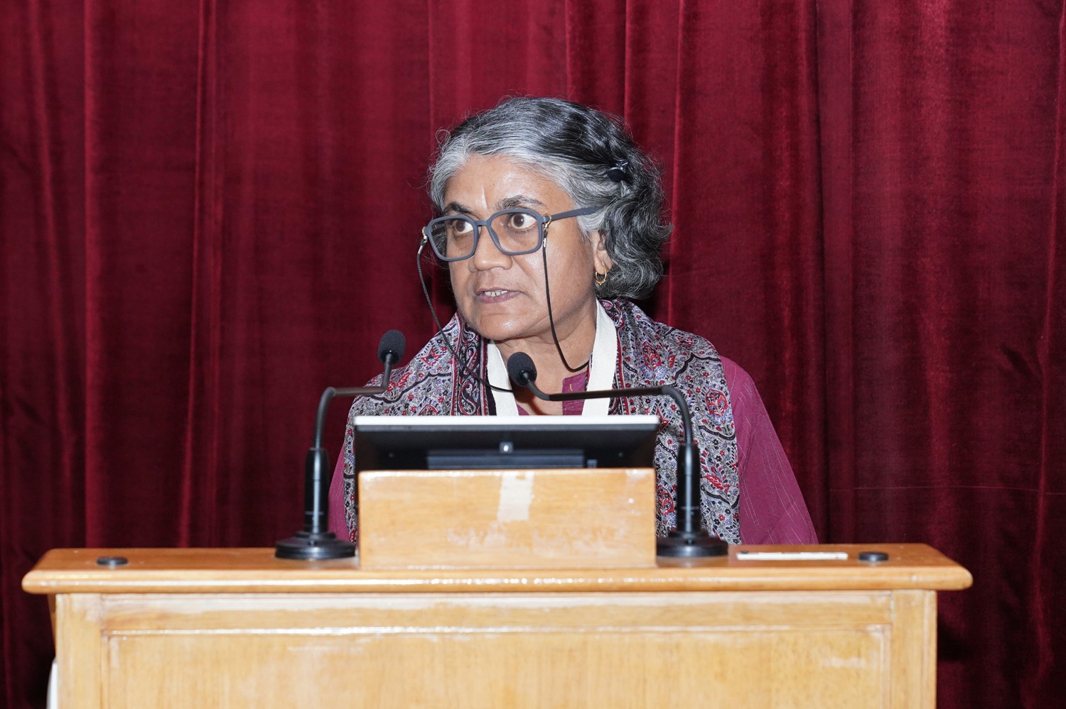 Prof. Rajalaxmi Kamath, Chairperson, Internal Committee and faculty of Public Policy, IIMB, introduces the guest speaker Dr. Subrata Rakshit on Day One of the conference.